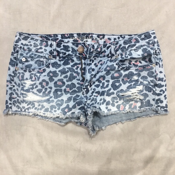 American Eagle Outfitters Pants - American Eagle leopard print “shortie” jean short